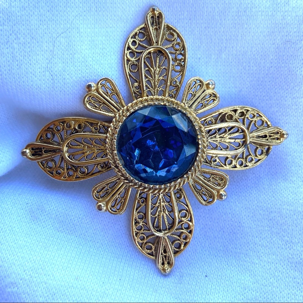 Avante pin with large center rhinestone - Picture 4 of 5